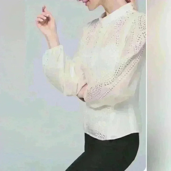 White House Black Market Embroidered Silk Blend Blouse Size Small NWT - Picture 3 of 11